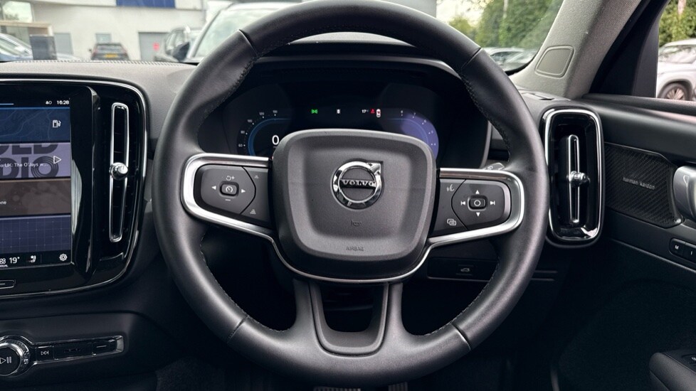 Used Volvo XC40 2025 for sale - 75921912: Photo 10