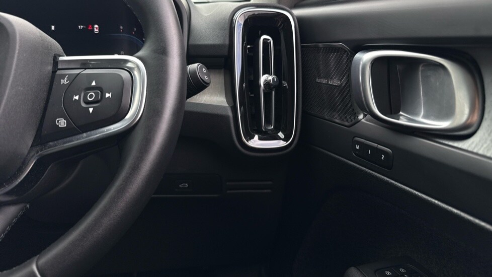 Used Volvo XC40 2025 for sale - 75921912: Photo 26