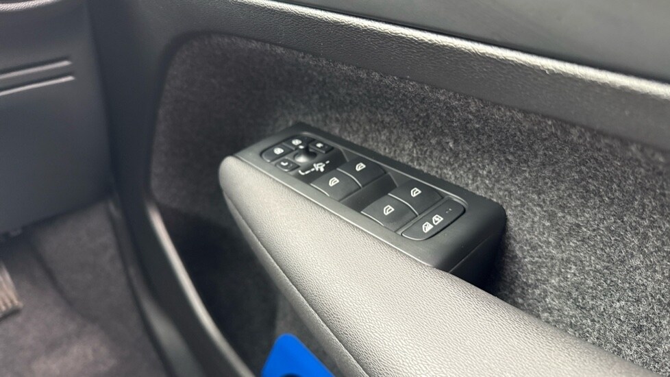 Used Volvo XC40 2025 for sale - 75921912: Photo 28