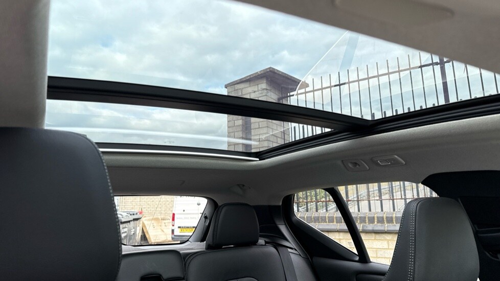 Used Volvo XC40 2025 for sale - 75921912: Photo 31