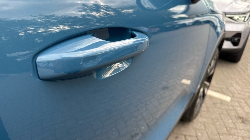 Used Volvo XC40 2025 for sale - 75921912: Photo 40