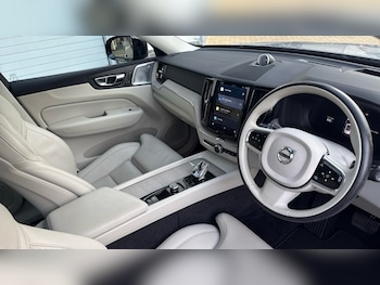 Used Volvo XC60 2022 for sale - 76942976: Photo