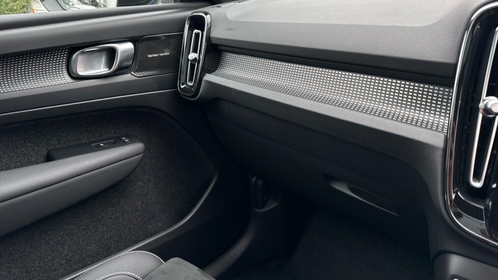 Used Volvo XC40 2023 for sale - 76092102: Photo 21