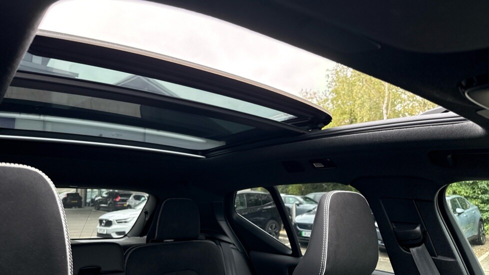 Used Volvo XC40 2023 for sale - 76092102: Photo 25