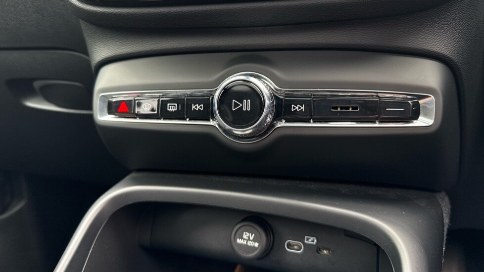 Used Volvo XC40 2023 for sale - 76092102: Photo 35