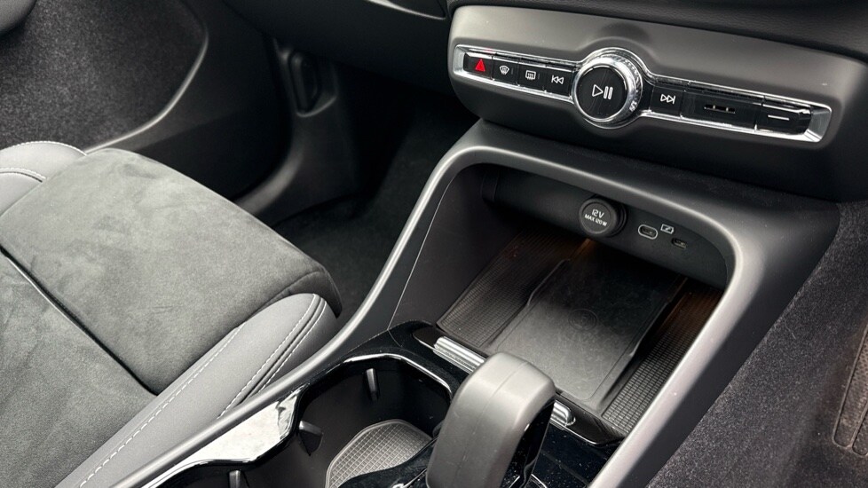 Used Volvo XC40 2023 for sale - 76092102: Photo 36