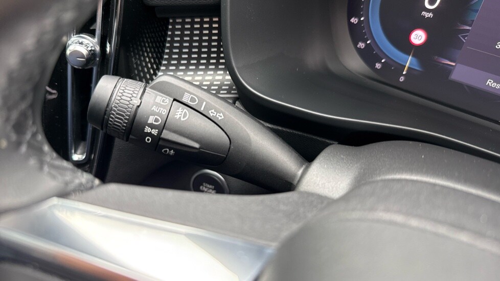 Used Volvo XC40 2023 for sale - 76092102: Photo 40