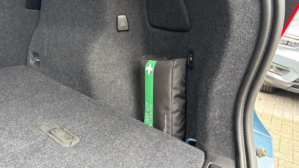 Used Volvo XC40 2023 for sale - 76092102: Photo 53