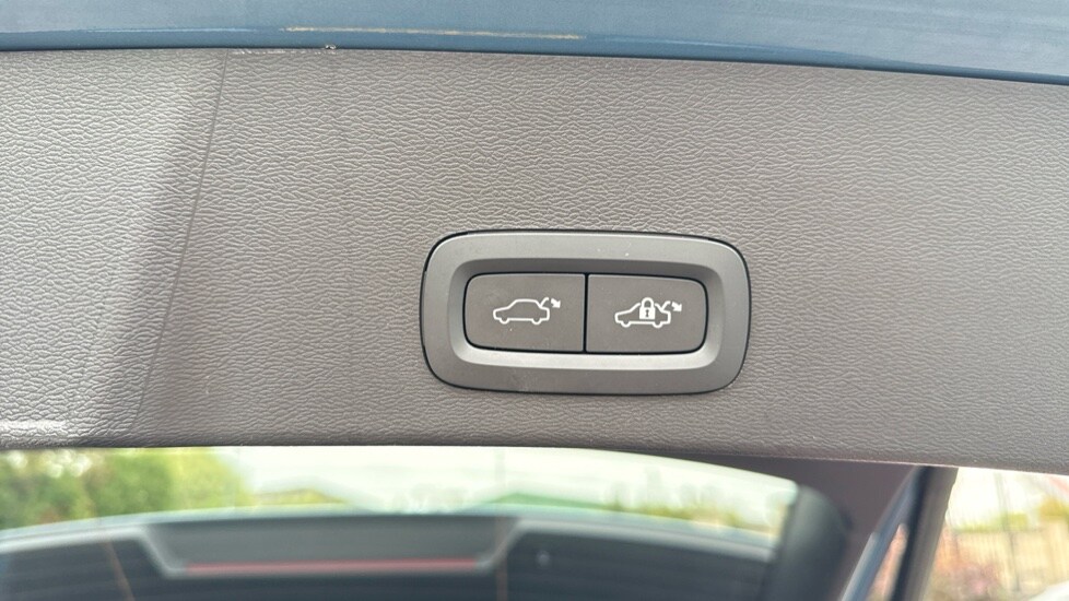 Used Volvo XC40 2023 for sale - 76092102: Photo 54