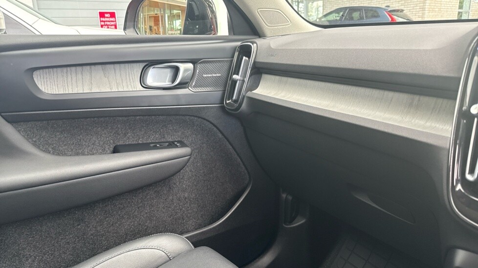 Used Volvo XC40 2025 for sale - 75921916: Photo 23