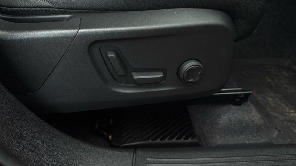 Used Volvo XC40 2025 for sale - 75921916: Photo 39