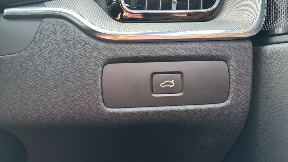 Used Volvo XC60 2025 for sale - 78036723: Photo 40