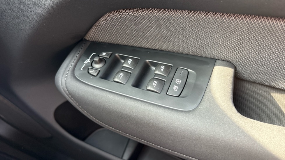 Used Volvo XC60 2025 for sale - 78036723: Photo 41