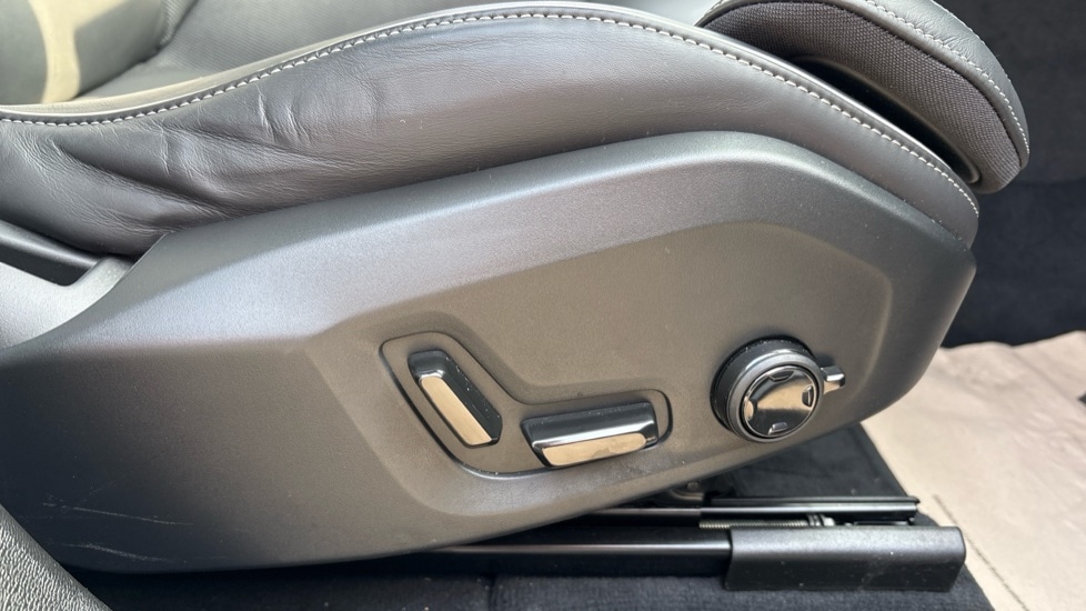 Used Volvo XC60 2025 for sale - 78036723: Photo 44