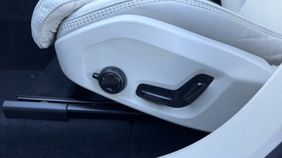 Used Volvo XC60 2025 for sale - 77339293: Photo 32