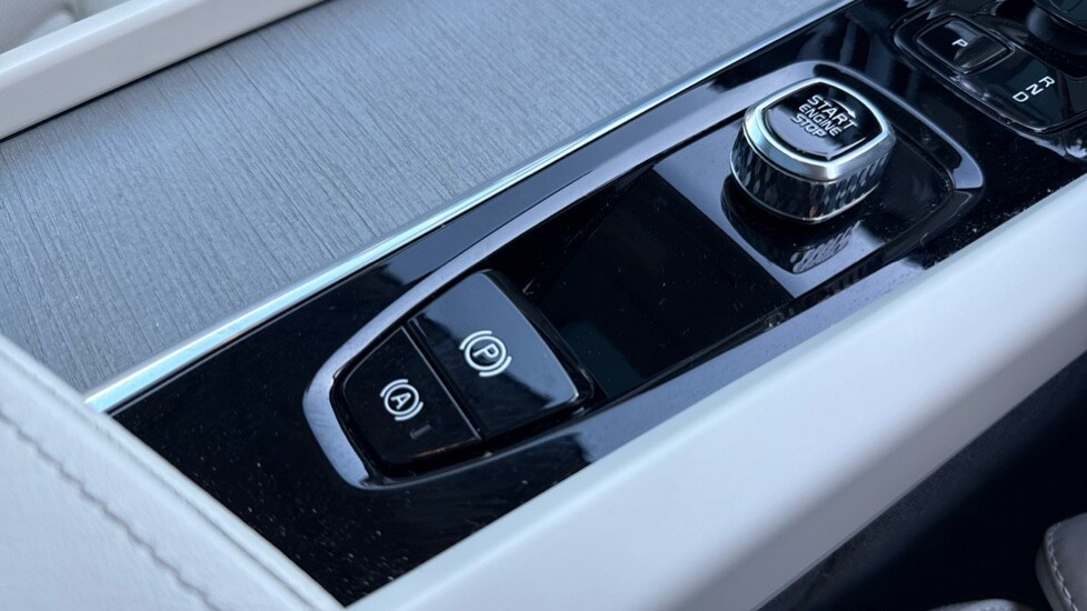 Used Volvo XC60 2025 for sale - 77339293: Photo 45