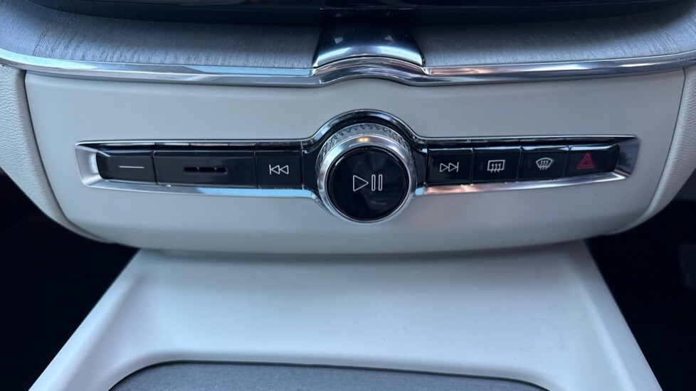 Used Volvo XC60 2025 for sale - 77339293: Photo 46