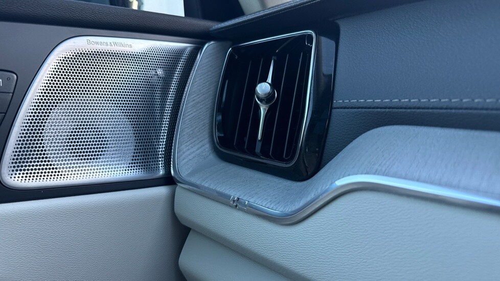 Used Volvo XC60 2025 for sale - 77339293: Photo 54