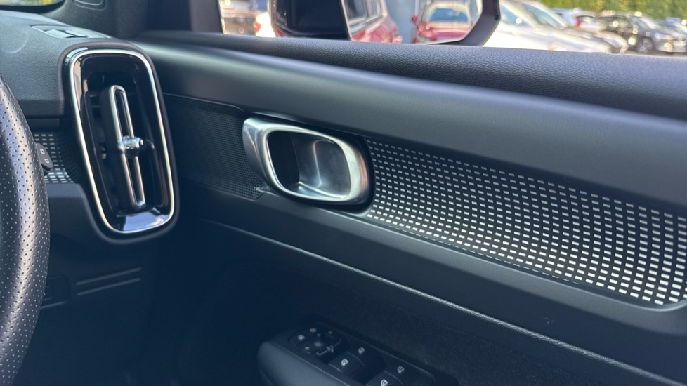 Used Volvo XC40 2021 for sale - 76523527: Photo 28