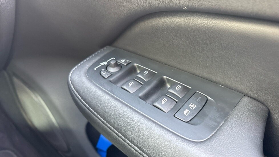 Used Volvo V60 2025 for sale - 77581359: Photo 41