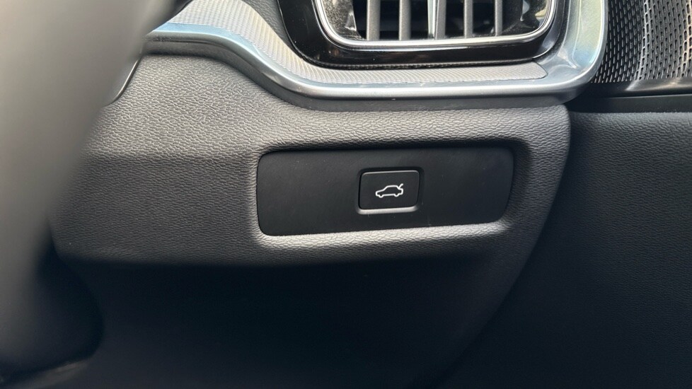 Used Volvo V60 2025 for sale - 77581359: Photo 42