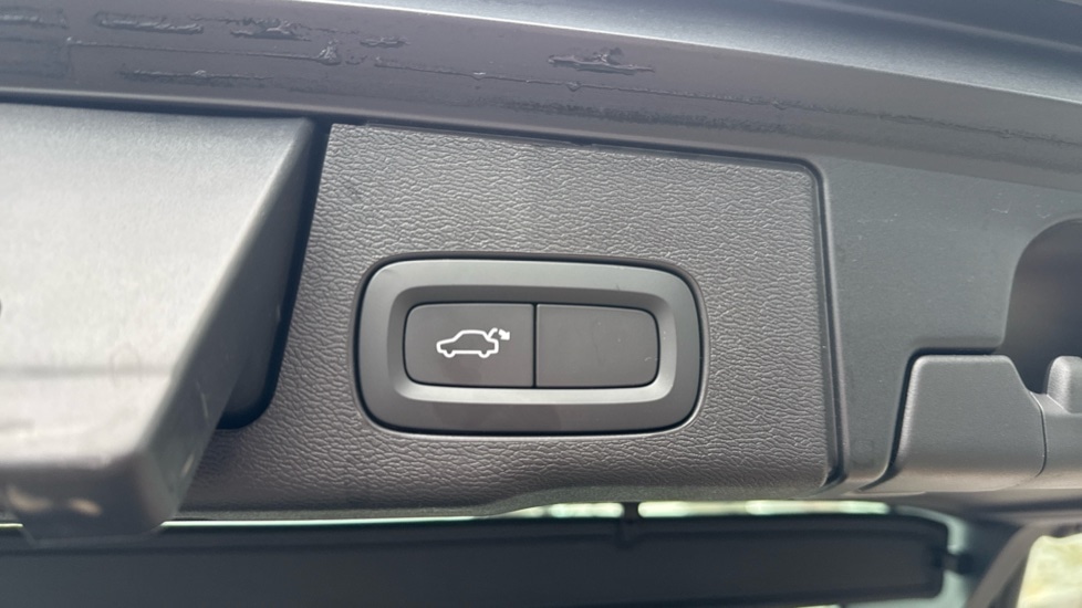 Used Volvo XC60 2023 for sale - 77890048: Photo 23