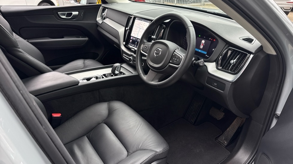 Used Volvo XC60 2023 for sale - 77890048: Photo 4