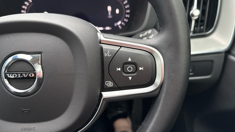 Used Volvo XC60 2023 for sale - 77890048: Photo 40