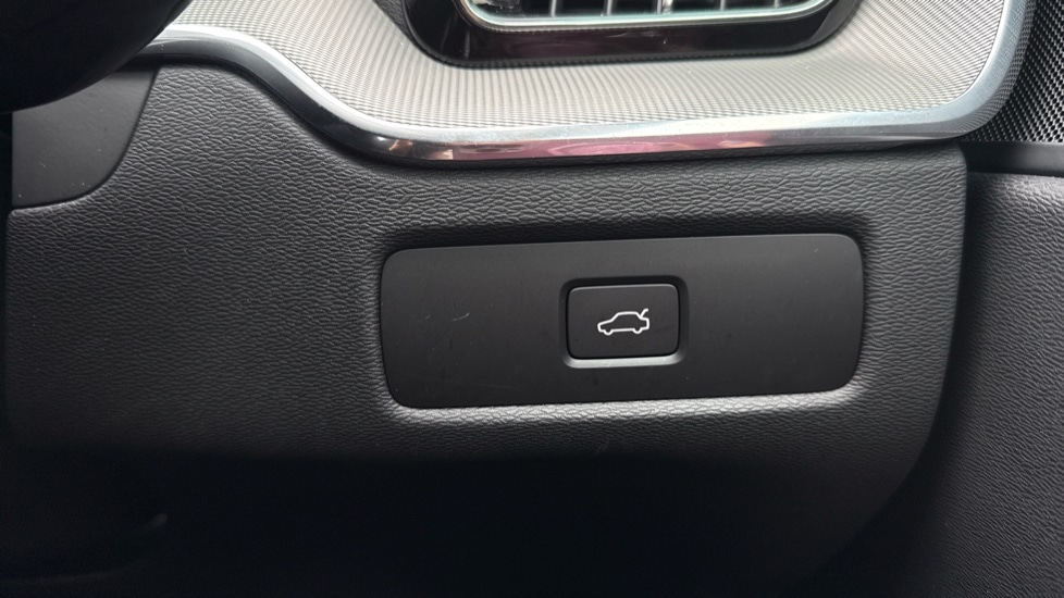 Used Volvo XC60 2023 for sale - 77890048: Photo 44