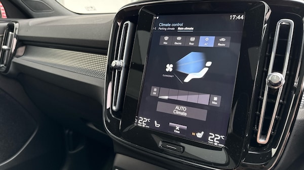 Used Volvo XC40 2020 for sale - 76261680: Photo 29
