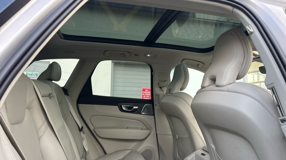 Used Volvo XC60 2022 for sale - 76927742: Photo 25