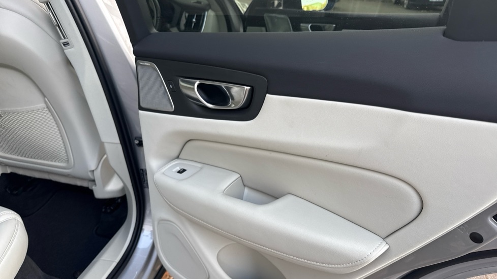 Used Volvo XC60 2022 for sale - 76927742: Photo 30