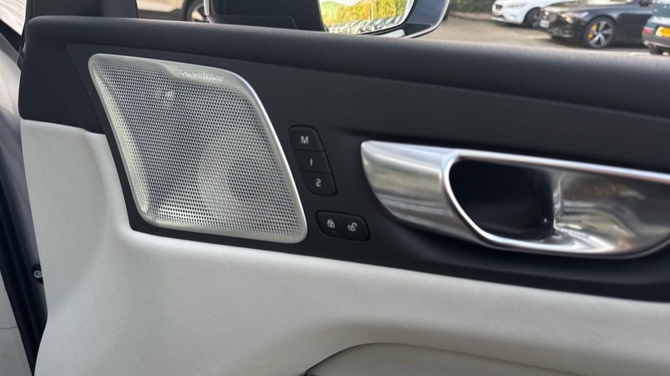 Used Volvo XC60 2022 for sale - 76927742: Photo 31