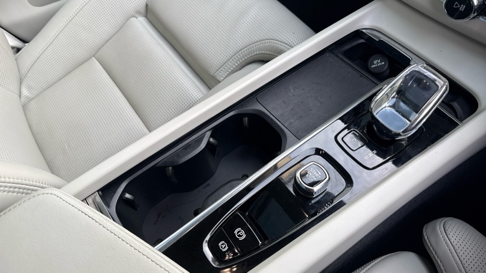 Used Volvo XC60 2022 for sale - 76927742: Photo 43