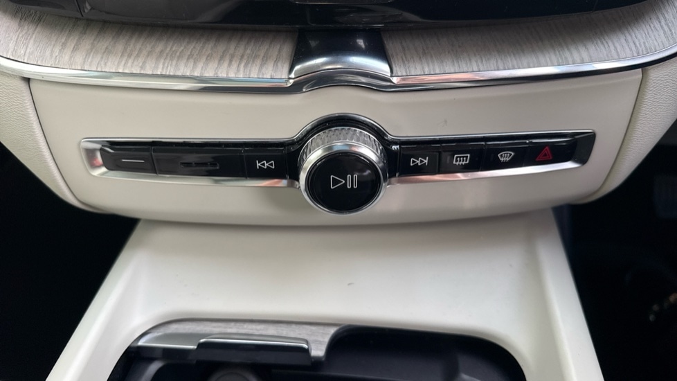 Used Volvo XC60 2022 for sale - 76927742: Photo 44