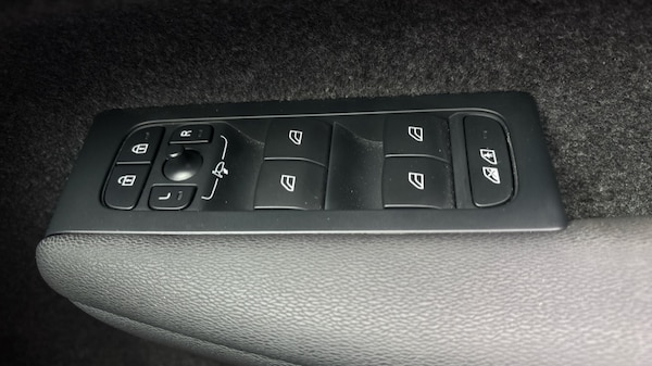 Used Volvo XC40 2023 for sale - 75751072: Photo 21