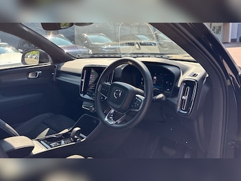 Used Volvo XC40 2024 for sale - 75472520: Photo