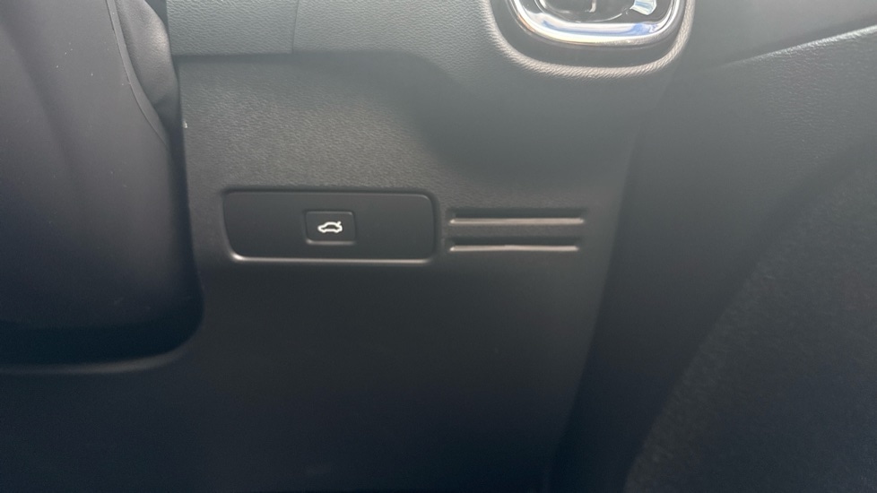 Used Volvo XC40 2025 for sale - 77004915: Photo 30