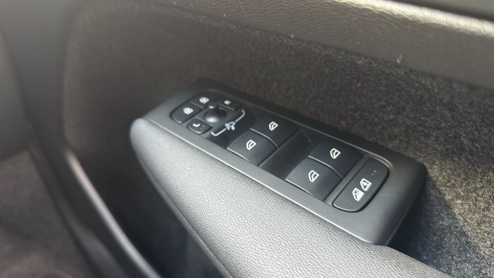 Used Volvo XC40 2025 for sale - 77004915: Photo 31