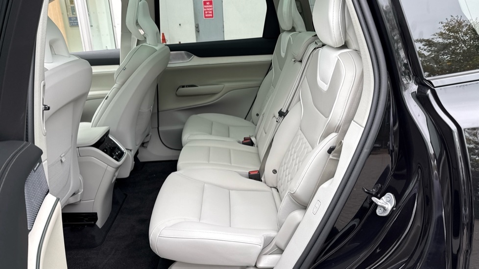 Used Volvo EX90 2025 for sale - 76375471: Photo 6