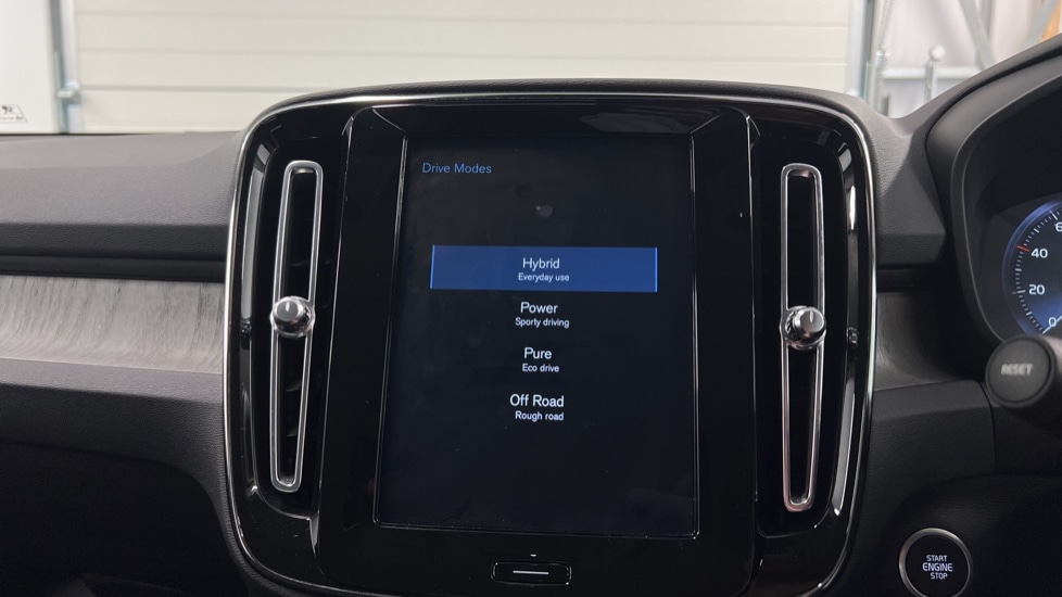 Used Volvo XC40 2020 for sale - 76438125: Photo 32