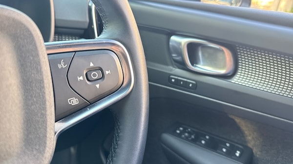 Used Volvo XC40 2023 for sale - 76249904: Photo 25