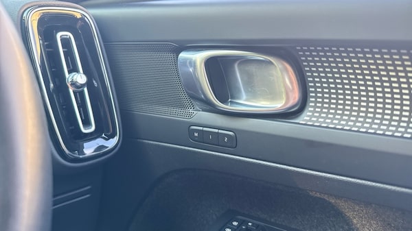 Used Volvo XC40 2023 for sale - 76249904: Photo 28