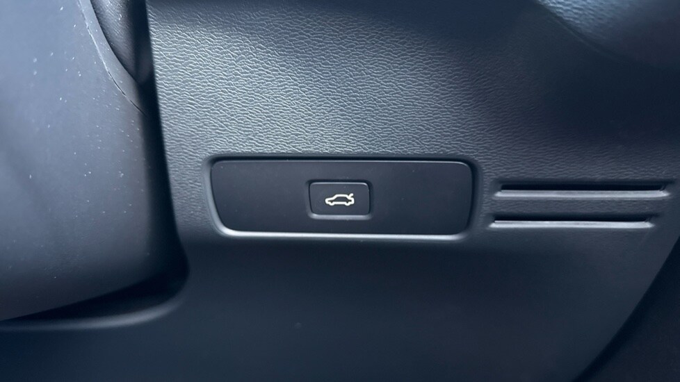 Used Volvo XC40 2025 for sale - 75921918: Photo 25