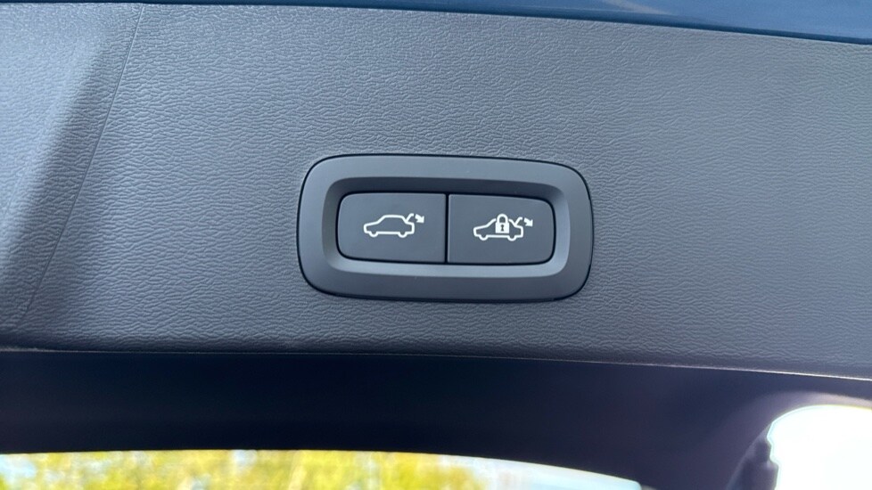 Used Volvo XC40 2025 for sale - 75921918: Photo 28