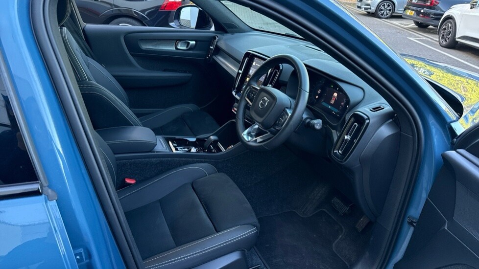 Used Volvo XC40 2025 for sale - 75921918: Photo 4