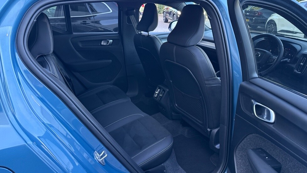 Used Volvo XC40 2025 for sale - 75921918: Photo 6