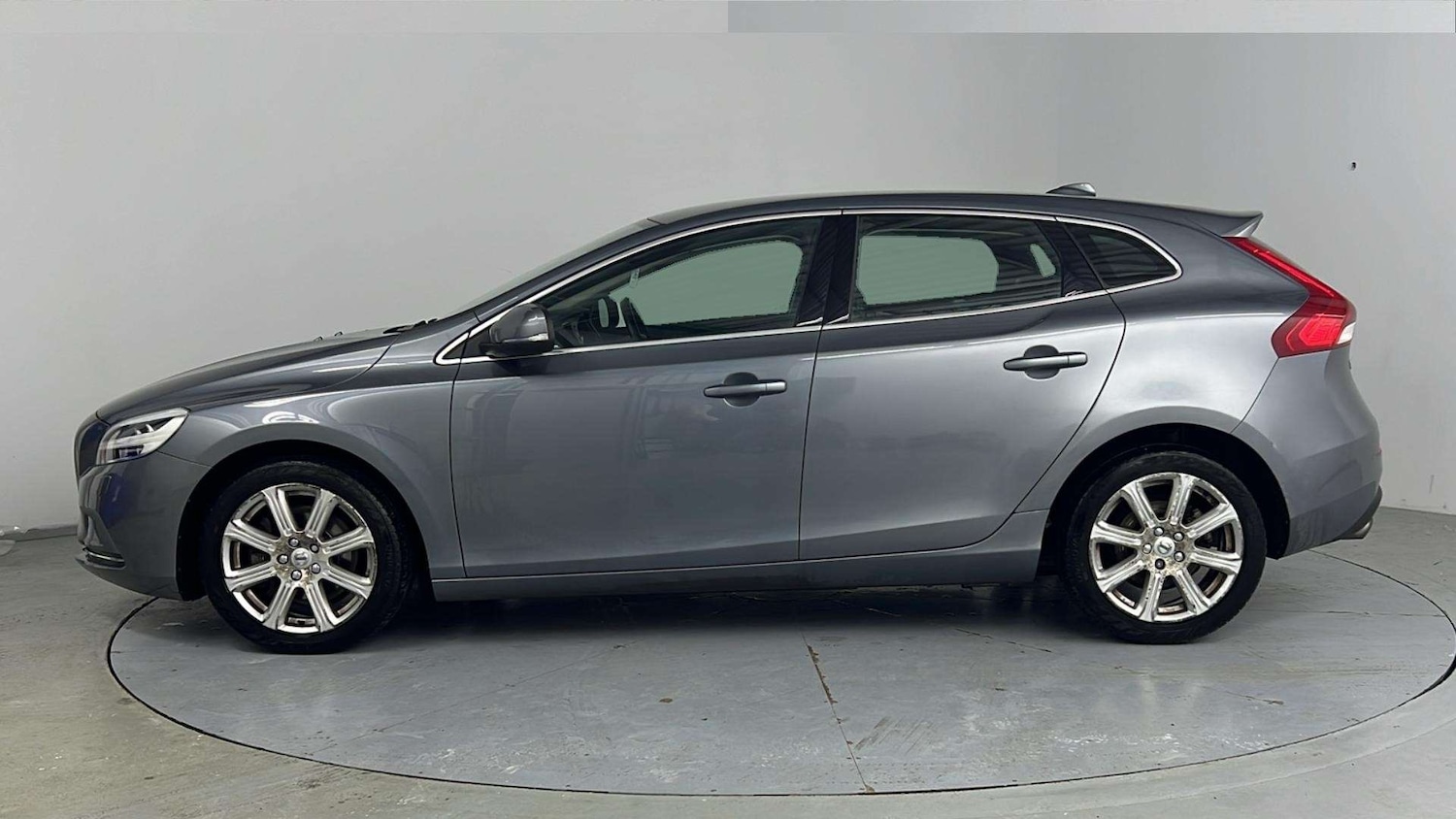 Used Volvo V40 2017 for sale - 78064686: Photo 5