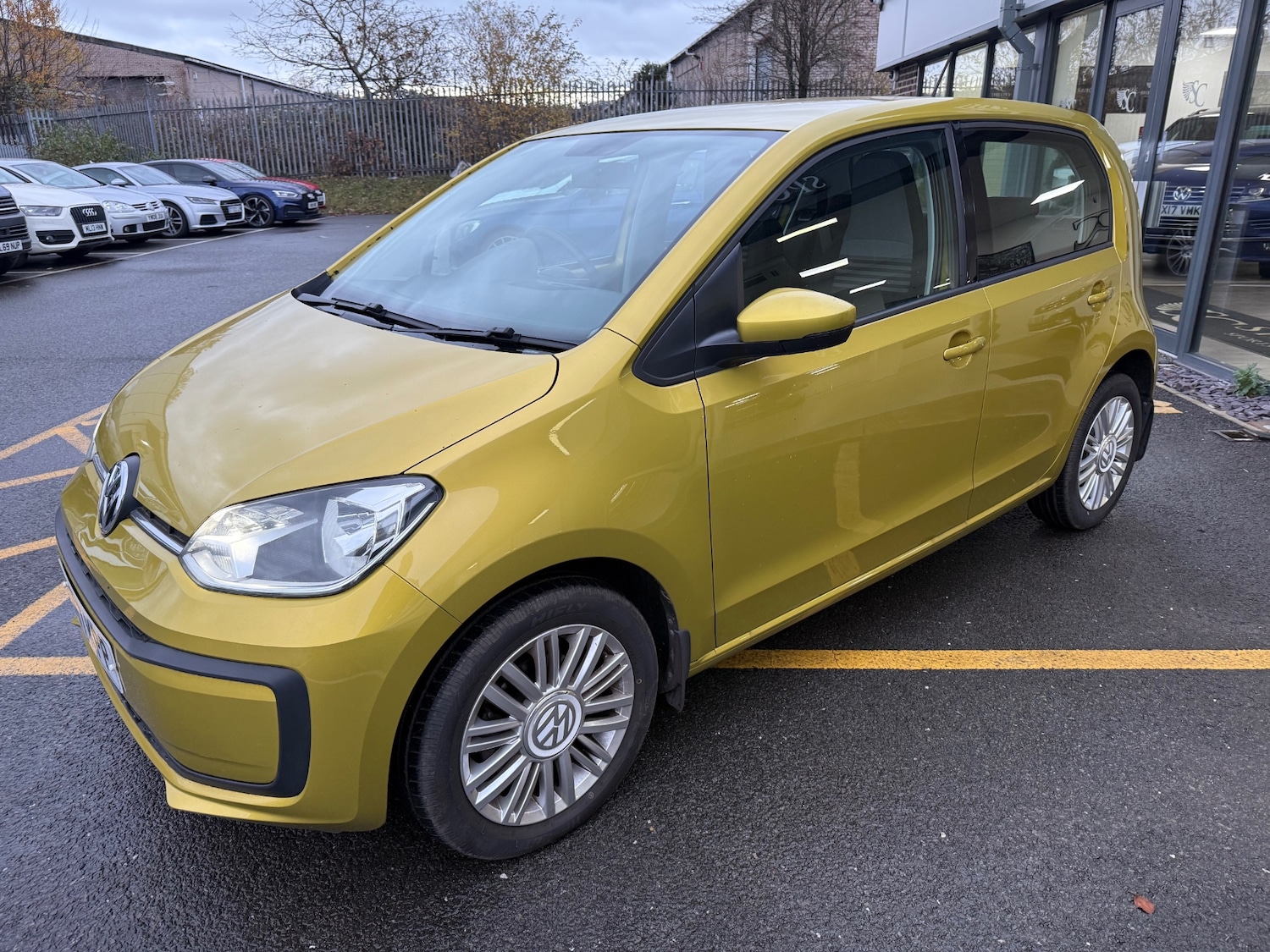 Used Volkswagen up! 2017 for sale - 76834649: Photo 3