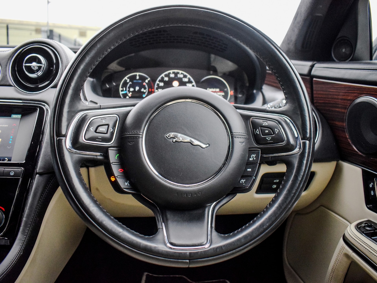 Used Jaguar XJ 2017 for sale - 77247682: Photo 24